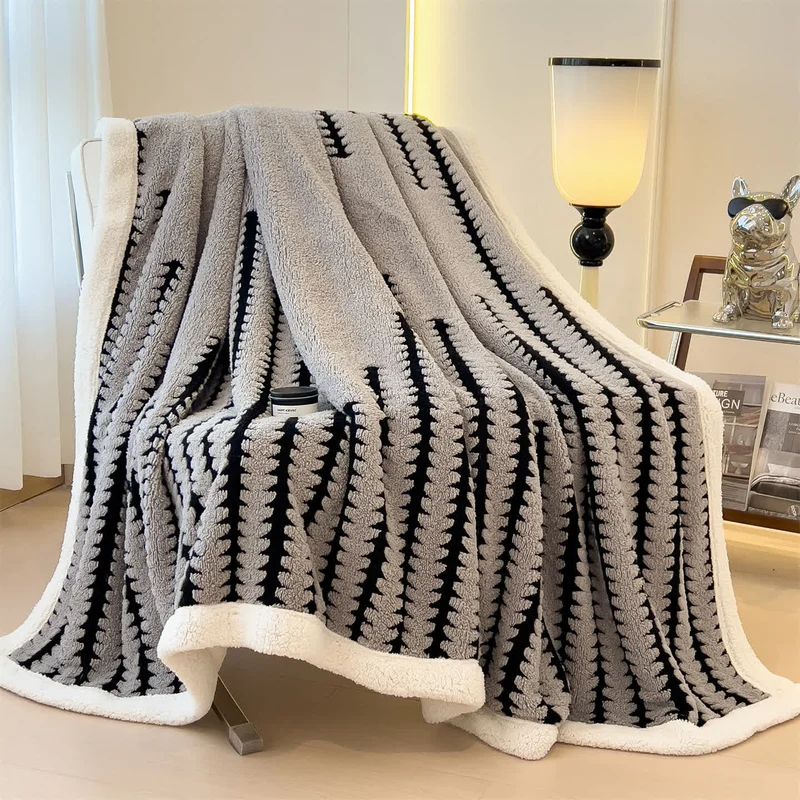 Jacquard-Überwurfdecke mit geometrischem Muster