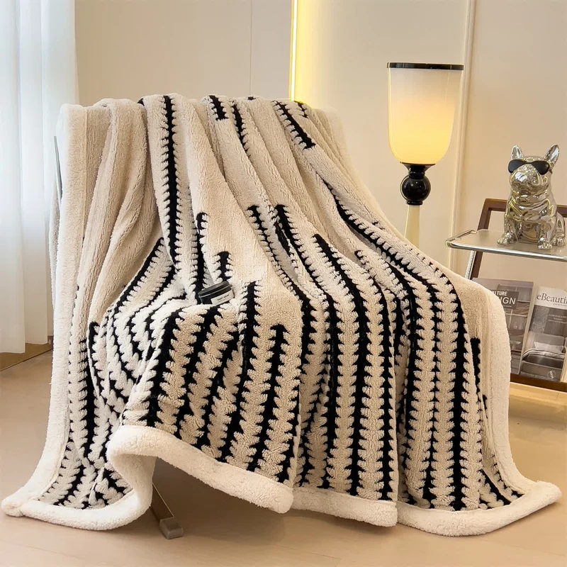 Jacquard-Überwurfdecke mit geometrischem Muster
