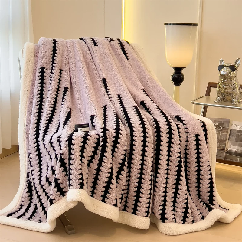 Jacquard-Überwurfdecke mit geometrischem Muster