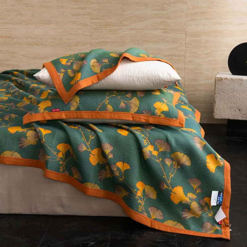 Luxuriöse Steppdecke aus Baumwollgaze mit Ginkgoblättern