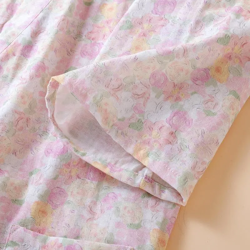 Rosafarbener japanischer Pyjama aus Baumwollgaze mit Blumenmuster