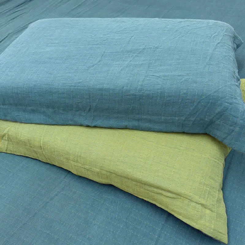 Minimalistische, wendbare Bettwäsche aus Baumwollgaze