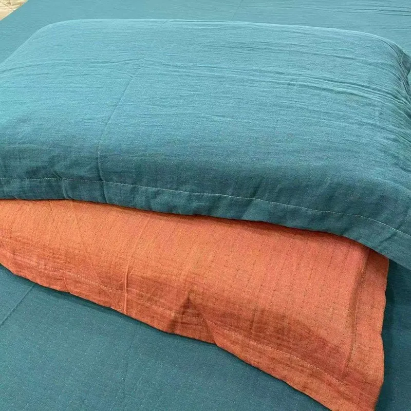 Minimalistische, wendbare Bettwäsche aus Baumwollgaze