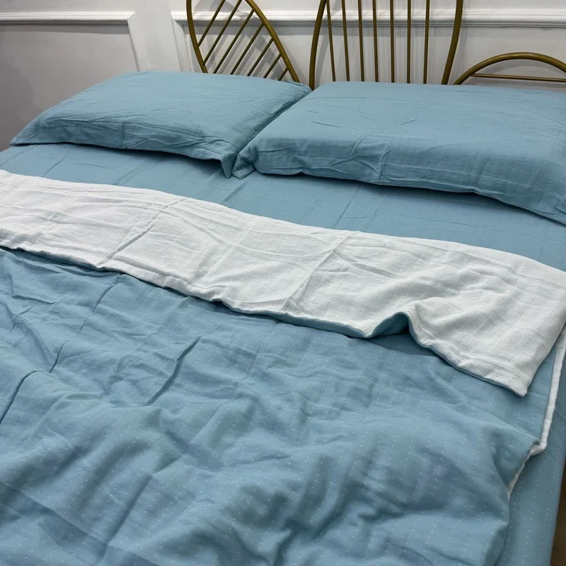 Minimalistische, wendbare Bettwäsche aus Baumwollgaze