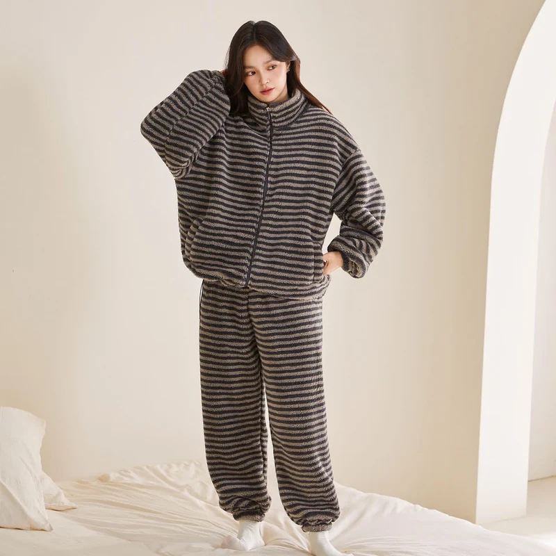 Ownkoti Gestreiftes Plüsch-Loungewear-Set mit Reißverschluss