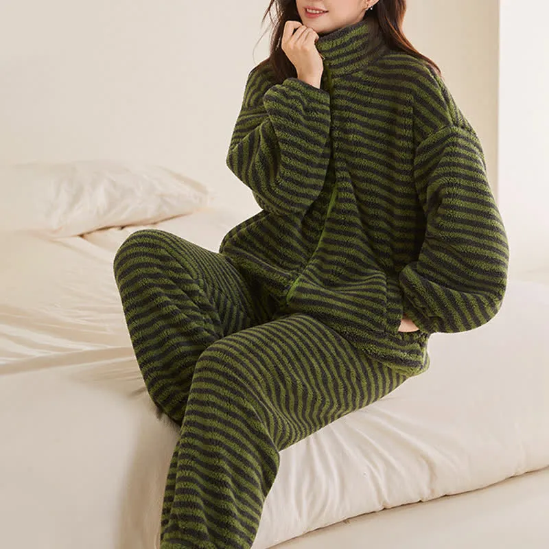Ownkoti Gestreiftes Plüsch-Loungewear-Set mit Reißverschluss