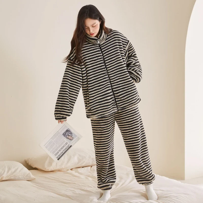 Ownkoti Gestreiftes Plüsch-Loungewear-Set mit Reißverschluss