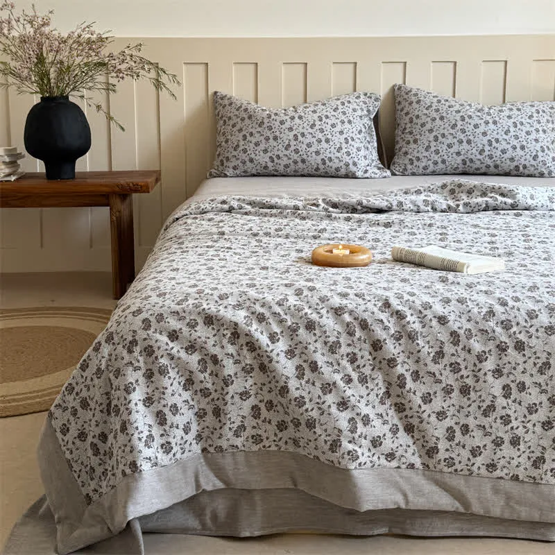 Rustikale Sommersteppdecke aus garngefärbtem Baumwoll-Jacquard mit Blumenmuster
