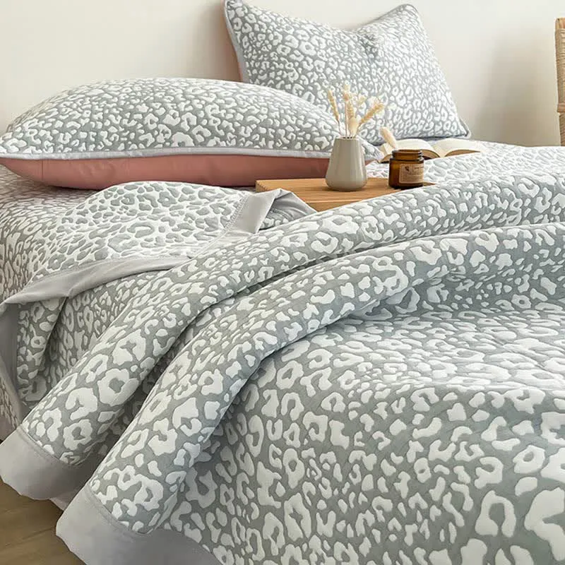 Weiche Jacquard-Bettdecke mit Leopardenmuster