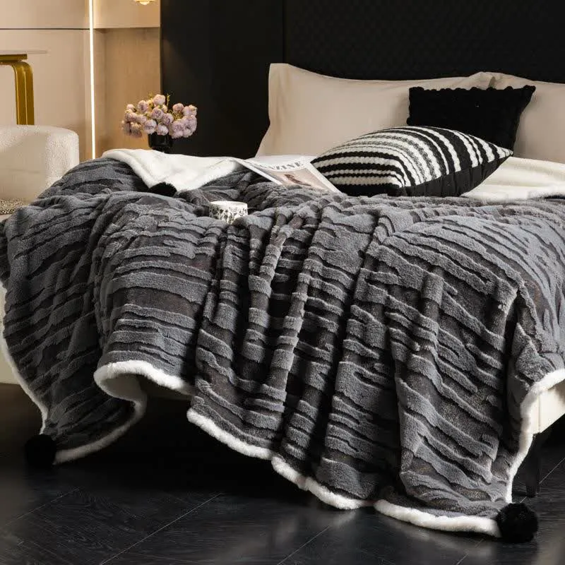 Strukturierte gestreifte Jacquard-Überwurfdecke