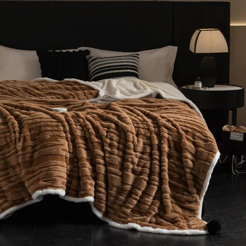 Strukturierte gestreifte Jacquard-Überwurfdecke