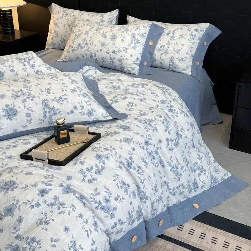 Bettwäsche-Set mit blauem Blumenmuster, Leinen und Knöpfen (4-teilig)