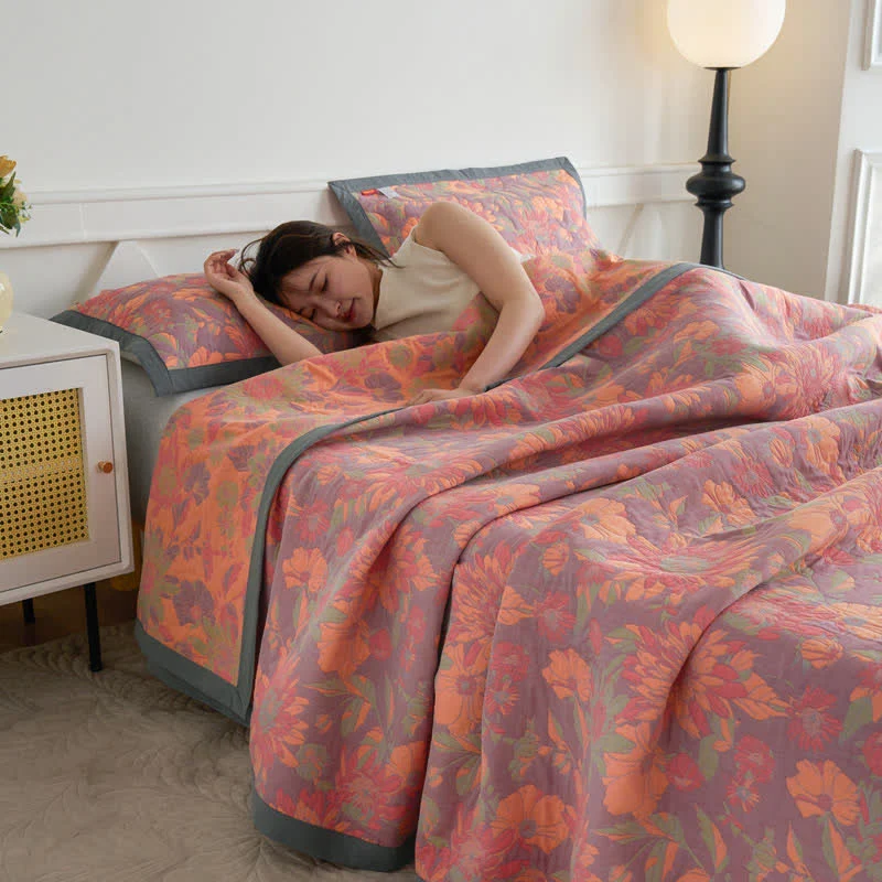 Dreilagige Steppdecke aus Baumwollgaze mit Blumenmuster