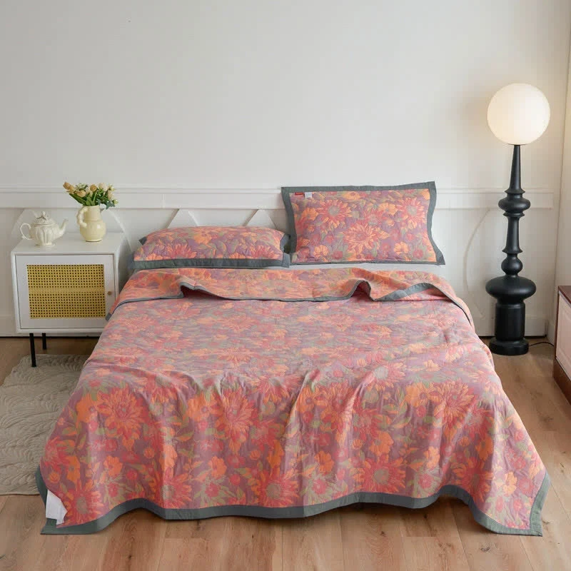 Dreilagige Steppdecke aus Baumwollgaze mit Blumenmuster