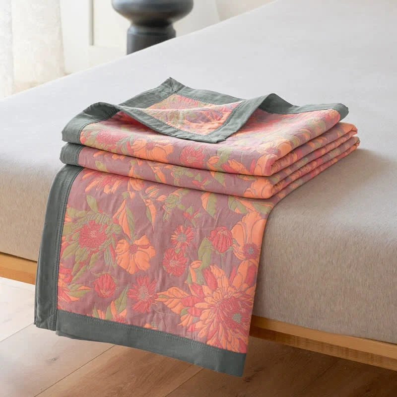 Dreilagige Steppdecke aus Baumwollgaze mit Blumenmuster