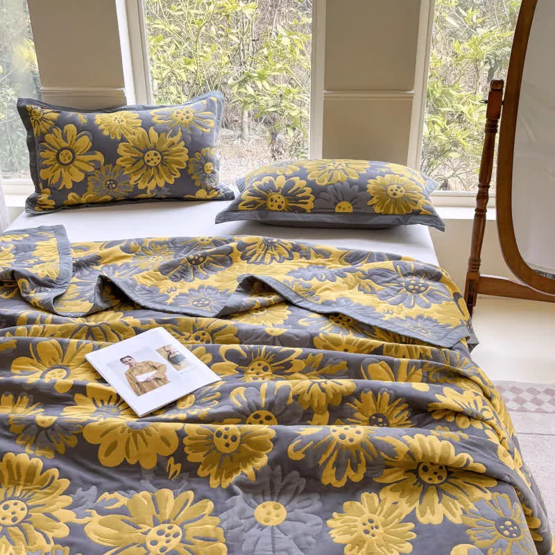 Elegante, leichte Steppdecke aus Baumwollgaze mit Sonnenblumenmotiv