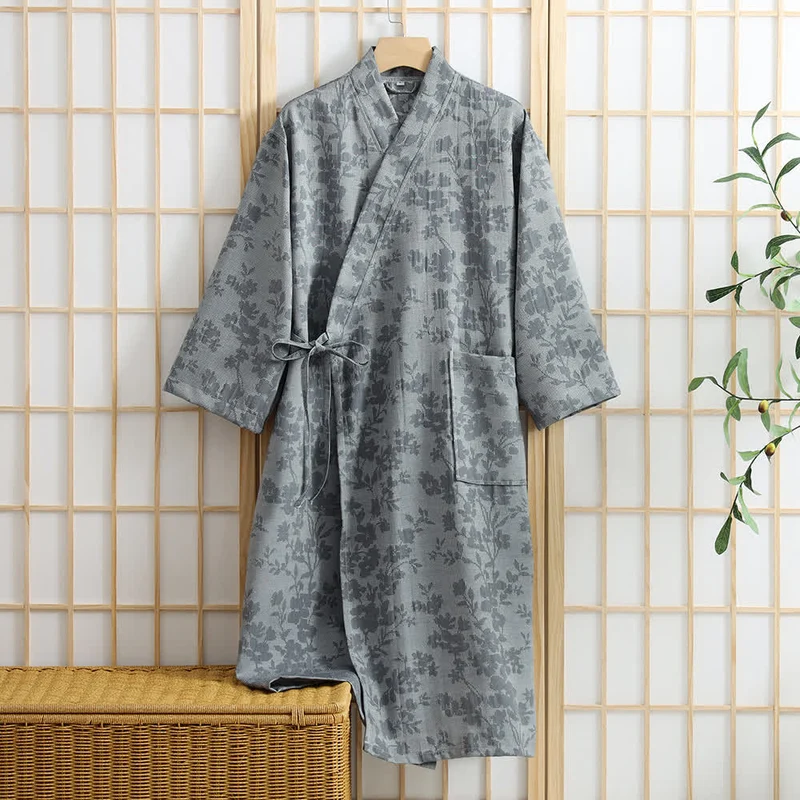 Dezenter Kimono-Bademantel mit Blumenmuster und Tasche