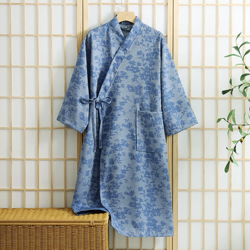 Dezenter Kimono-Bademantel mit Blumenmuster und Tasche