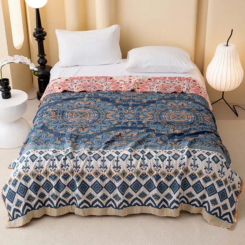 Baumwollsteppdecke mit geometrischem Retro-Ethno-Muster