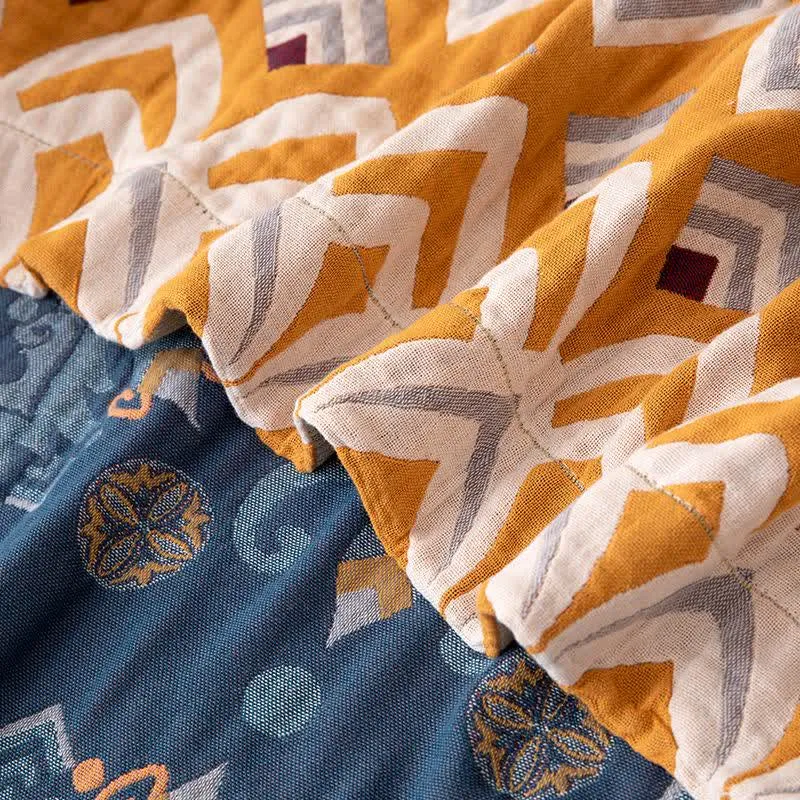 Baumwollsteppdecke mit geometrischem Retro-Ethno-Muster