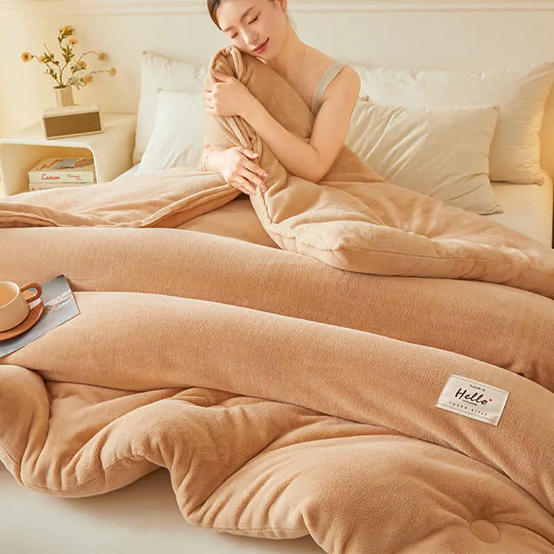 Einfache, einfarbige, warme Plüschdecke