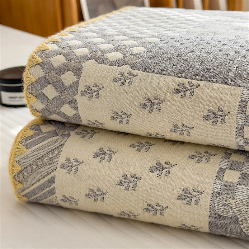 Dreilagige, bequeme, leichte Retro-Steppdecke aus Gaze