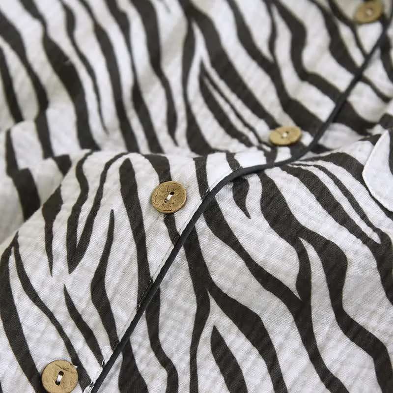 Modernes Pyjama-Set aus Baumwollgaze mit Zebrastreifen