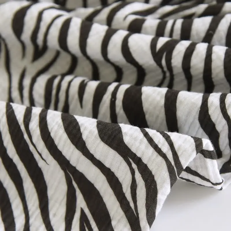 Modernes Pyjama-Set aus Baumwollgaze mit Zebrastreifen