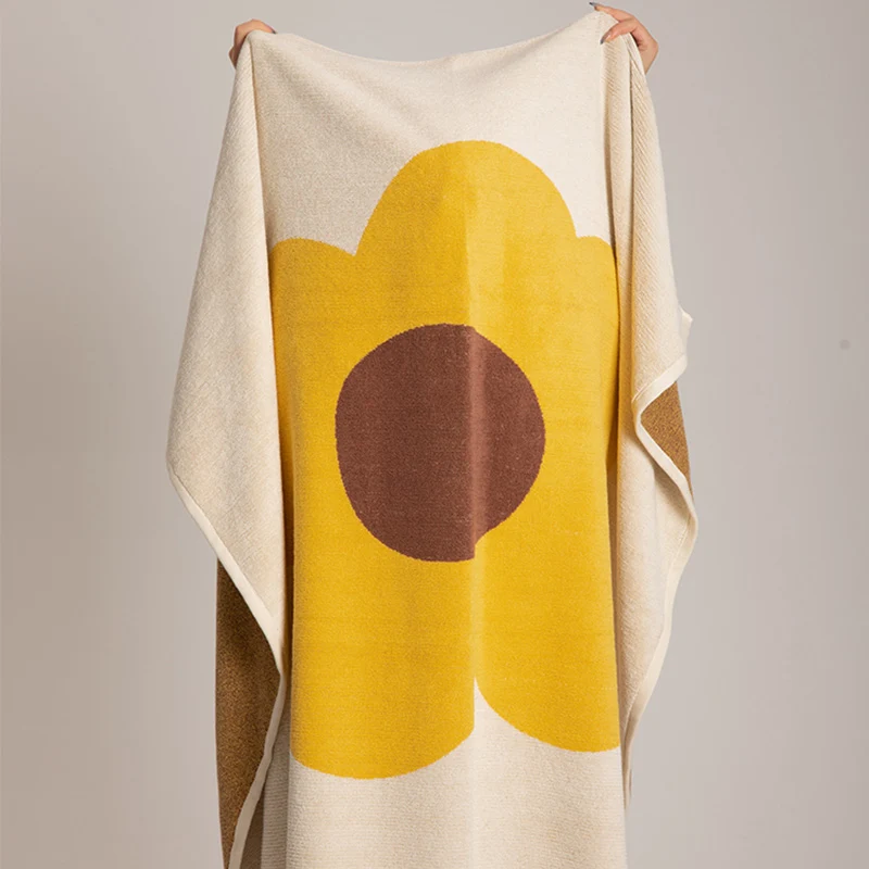 Atmungsaktives Baumwollhandtuch mit Blumenmuster und Farbblockdesign