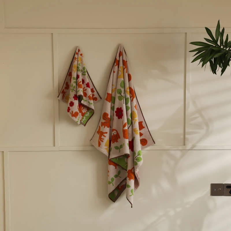 Weiches Badetuch aus Baumwolle mit Tier- und Blumenmotiv