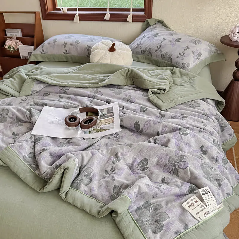 Elegante Sommerdecke aus reiner Baumwolle mit Blumenmuster und zweilagiger Gaze