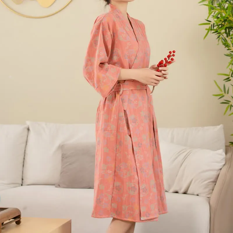 Bademantel aus doppellagiger, garngefärbter Gaze aus Baumwolle und Jacquard mit Blumenmuster