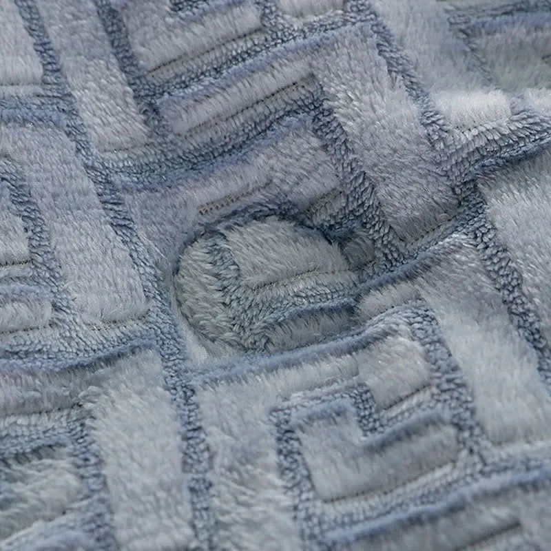 Sherpa-Überwurfdecke mit geometrischer Prägung
