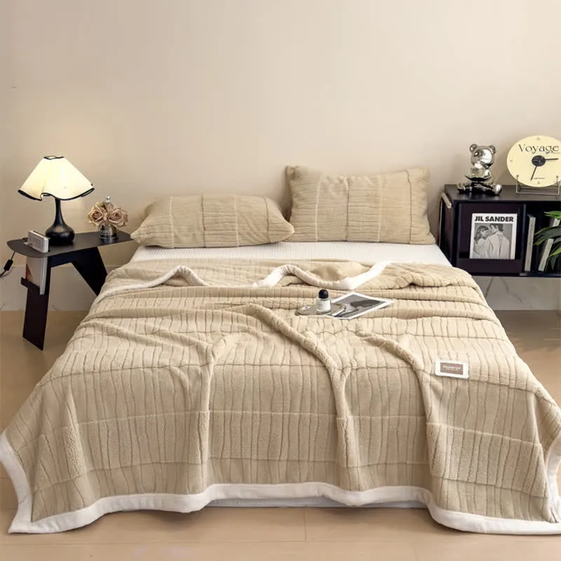Luxuriöse, gestreifte, strukturierte, warme Überwurfdecke