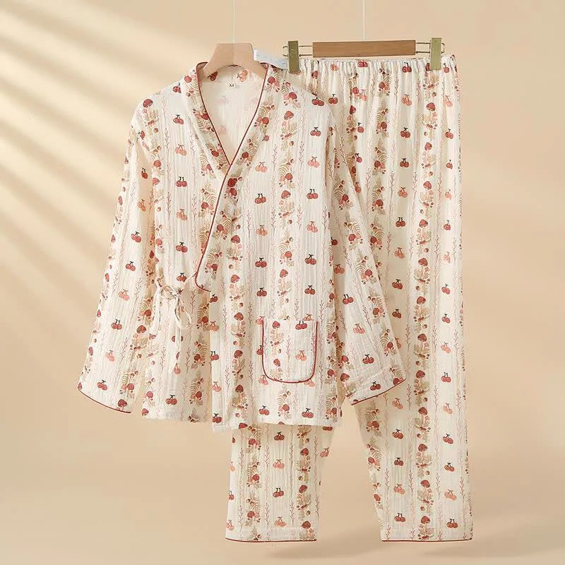 Kimono-Pyjama aus Baumwollgaze mit Kirsch- und Pilzmotiv