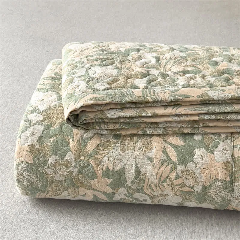 Gesteppte Tagesdecke aus Baumwollgaze mit Jacquard-Blumenmuster