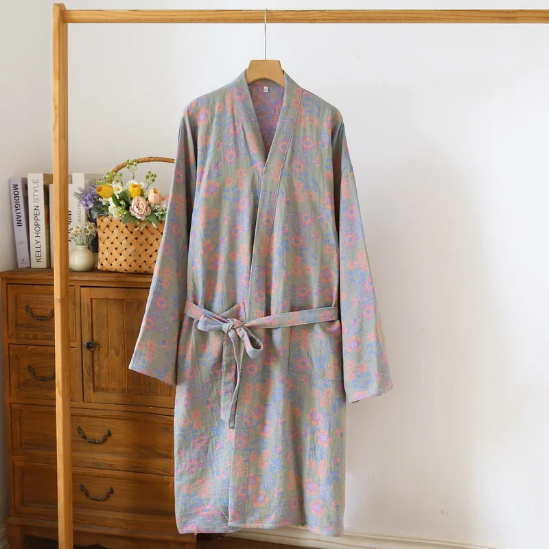 Japanischer Kimono-Bademantel aus Baumwolle in Narzissengrün