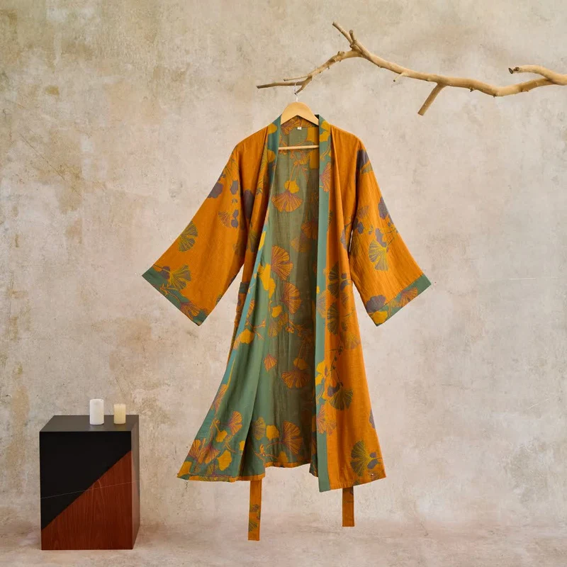 Großer Kimono-Bademantel aus Baumwolle mit Ginkgoblättern