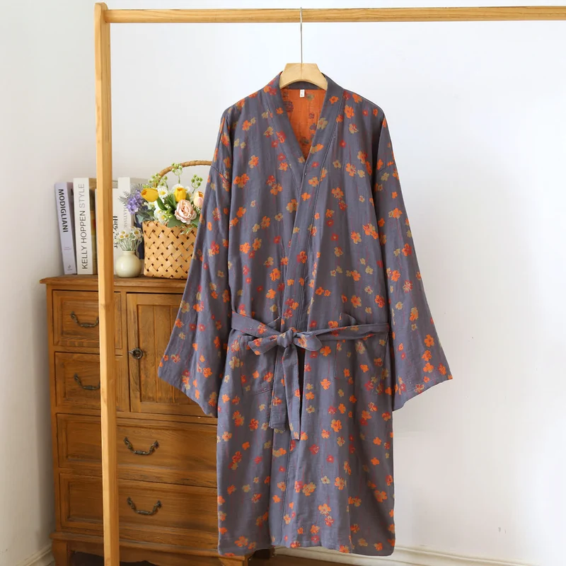 Tranquil Floral Kimono Robe aus japanischer Baumwolle