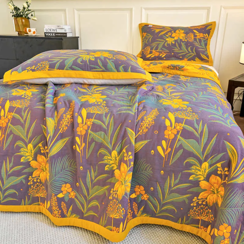 Bequeme Steppdecke aus dreilagiger Baumwollgaze mit Blumenmuster