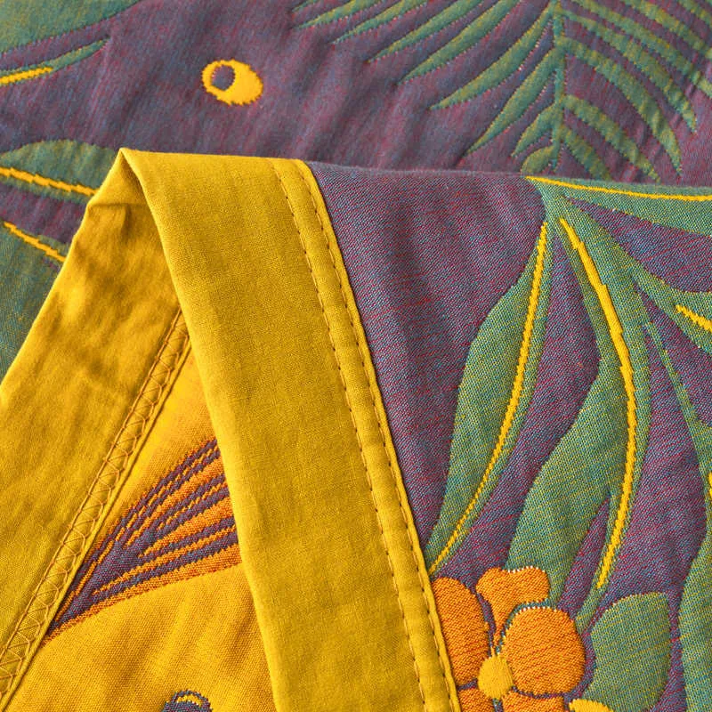 Bequeme Steppdecke aus dreilagiger Baumwollgaze mit Blumenmuster