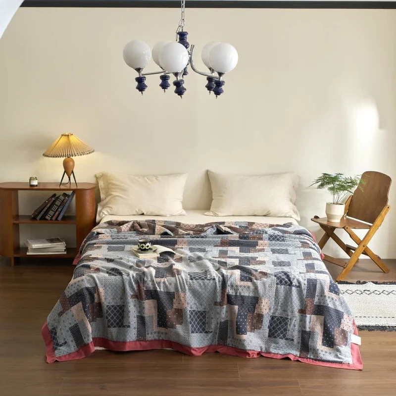 Leichte Steppdecke aus Baumwollgaze mit Patchwork-Muster