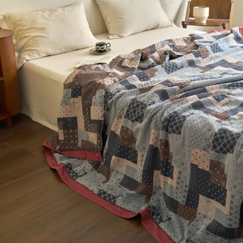 Leichte Steppdecke aus Baumwollgaze mit Patchwork-Muster