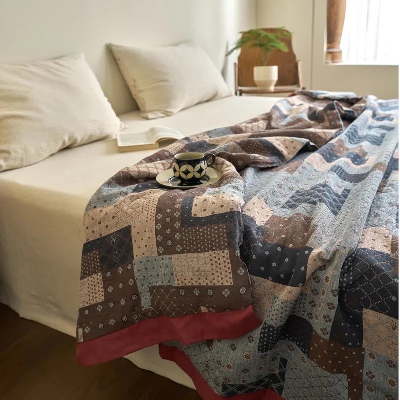 Leichte Steppdecke aus Baumwollgaze mit Patchwork-Muster