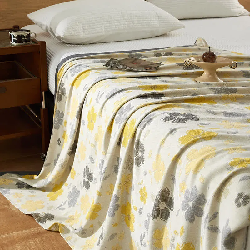 Kühlende Tagesdecke mit Pfirsichblüten-Print