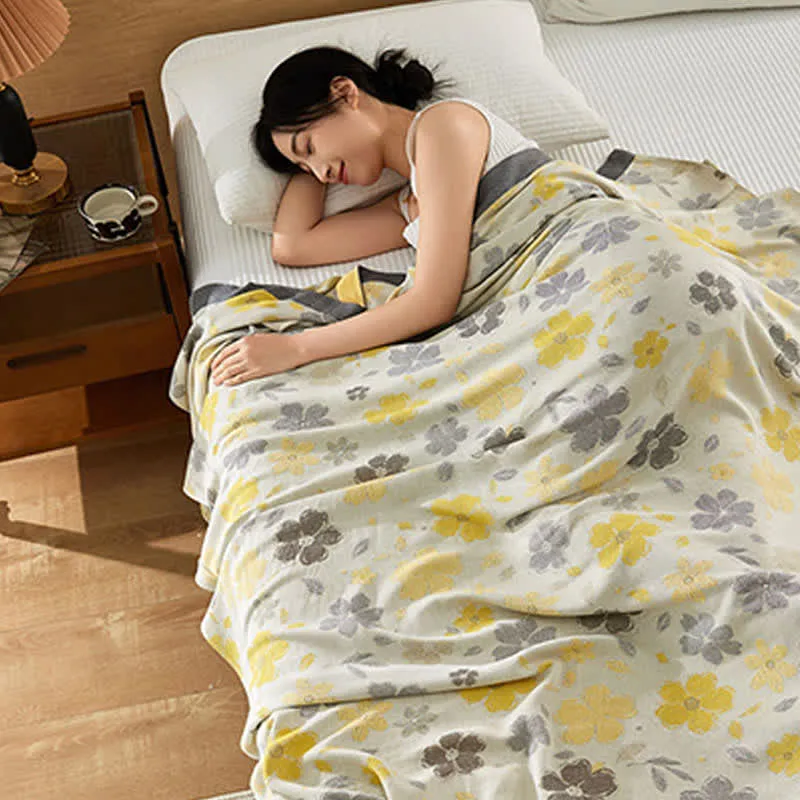 Kühlende Tagesdecke mit Pfirsichblüten-Print