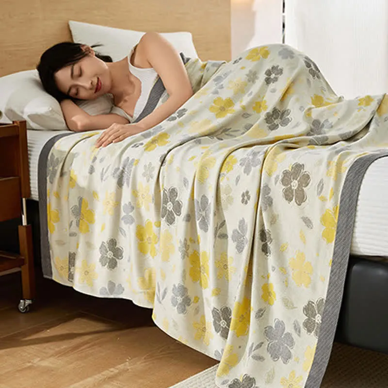 Kühlende Tagesdecke mit Pfirsichblüten-Print