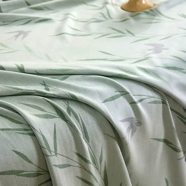 Kühlende Tagesdecke mit grünem Bambus-Print