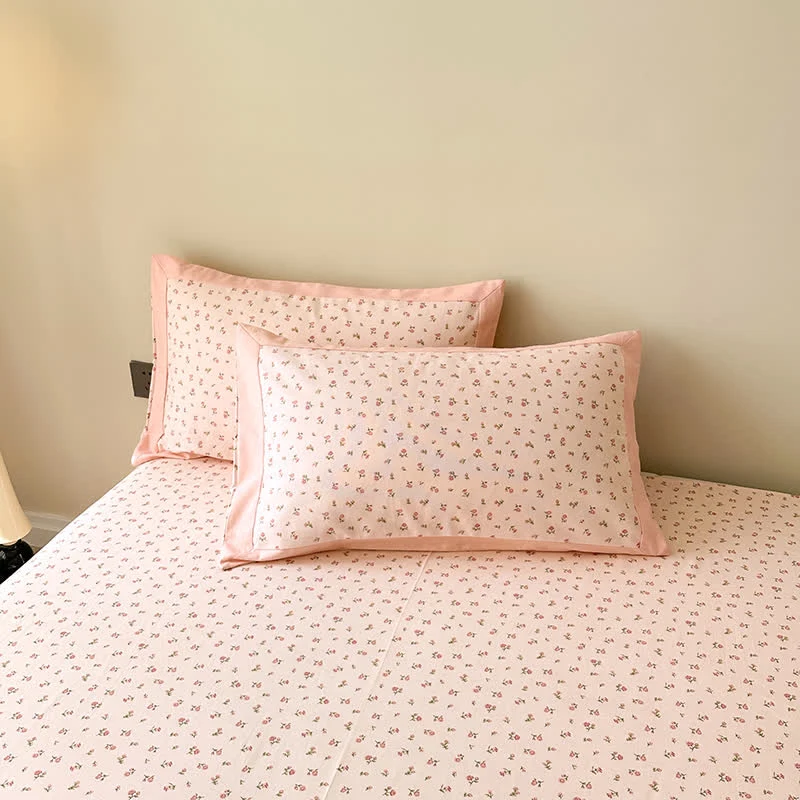 Weiche Tagesdecke aus reiner Baumwolle mit eleganter Rose