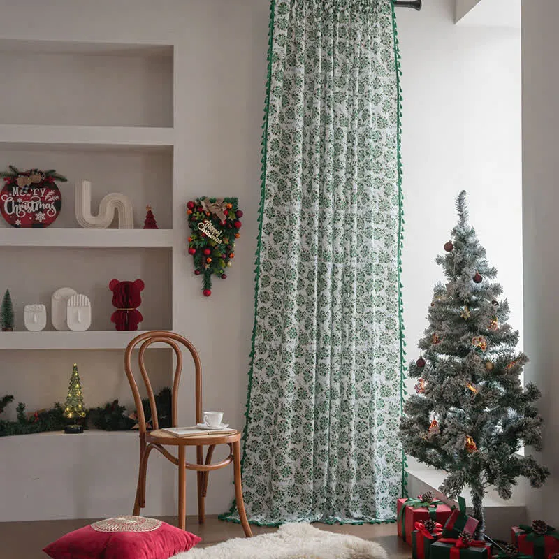 Weihnachtsvorhang mit floralem Edelweiß-Print